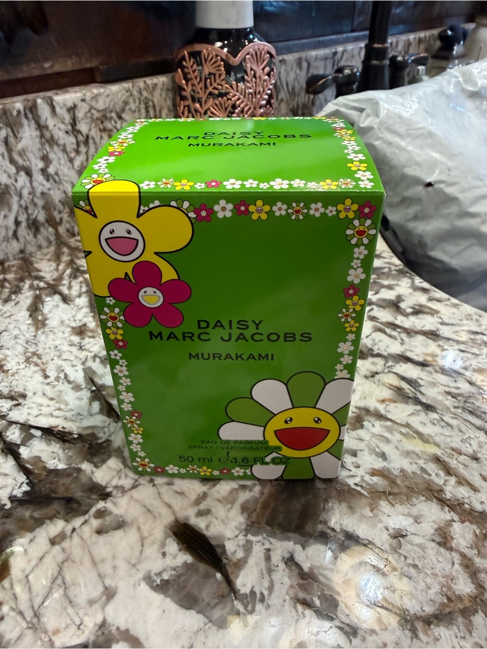 Marc Jacobs Daisy Murakami Green Floral Gift Box - Picture 2 of 9